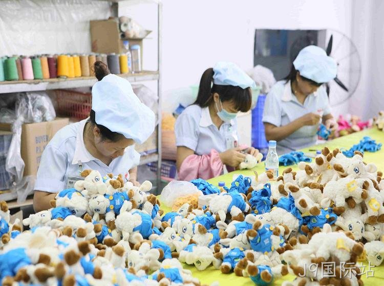 J9国际站毛绒玩具厂家：必须让员工感受到家的温暖